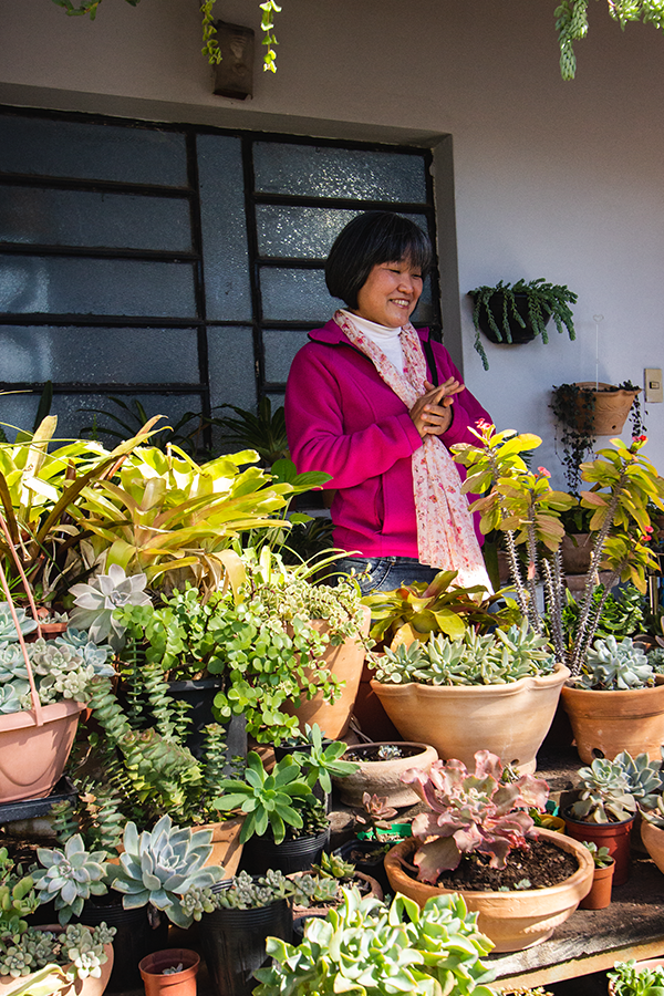 Yu con sus plantas